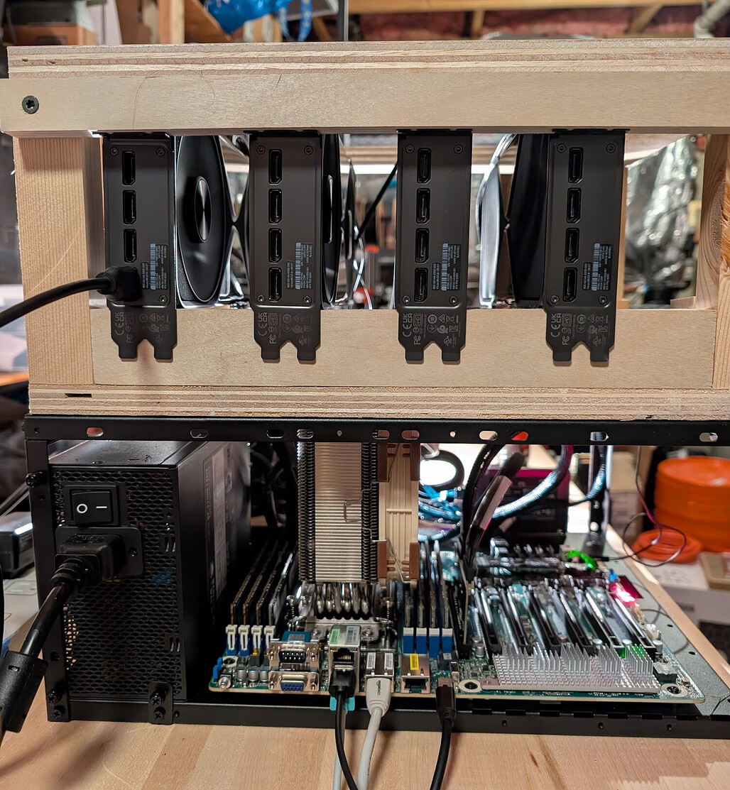 local-llm 저자가 구성한 4장 GPU 오픈 프레임 리그