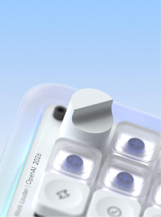 Codex Micro의 다이얼과 RGB 백라이트가 켜진 반투명 키캡 클로즈업